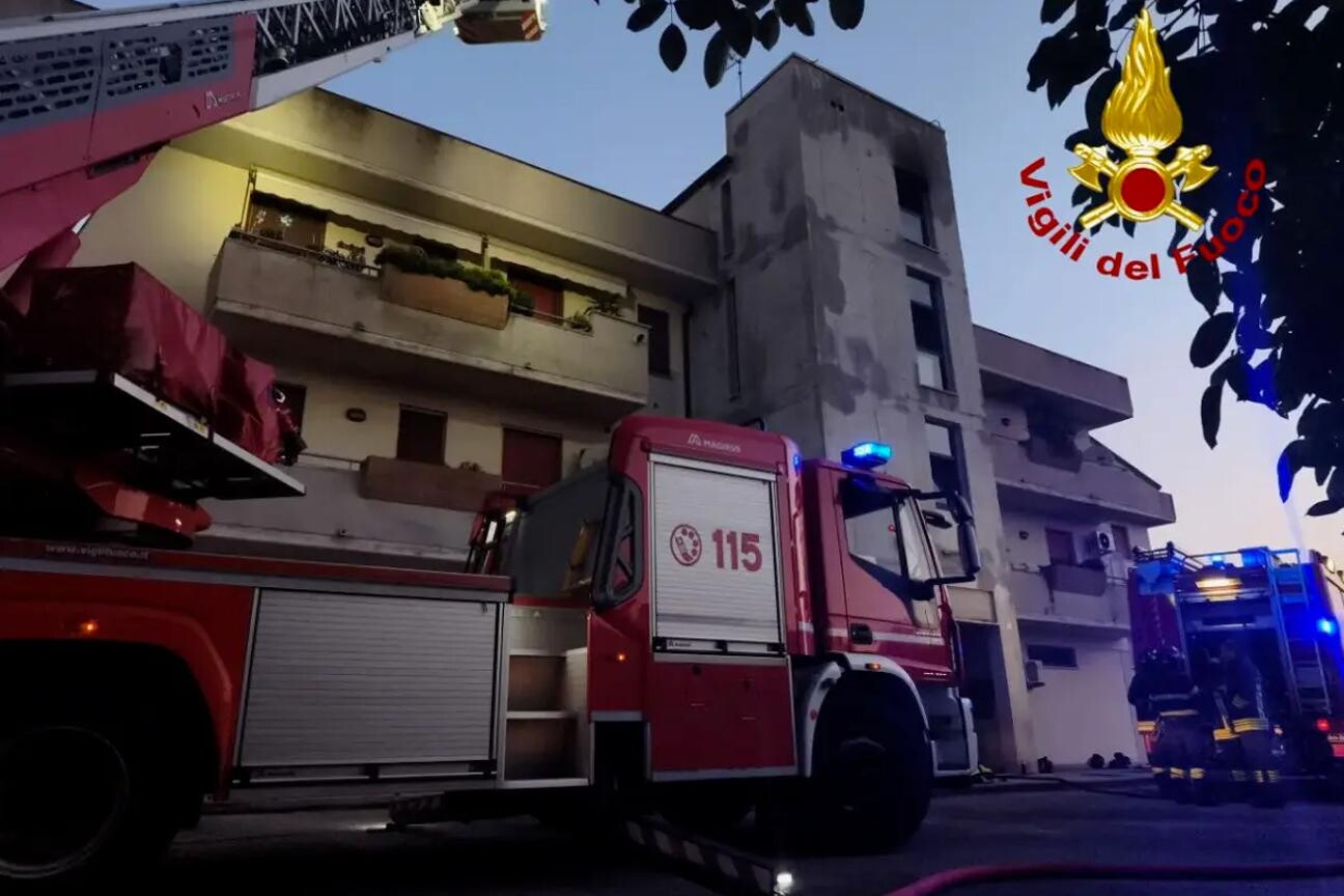 Esplode una palazzina di due piani a Perugia, crollato il tetto