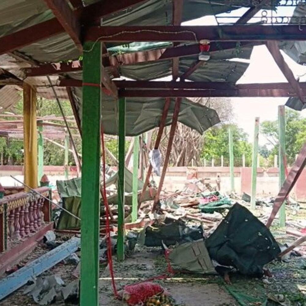 Anteprima: L'esercito del Myanmar bombarda un monastero: morte 14 persone