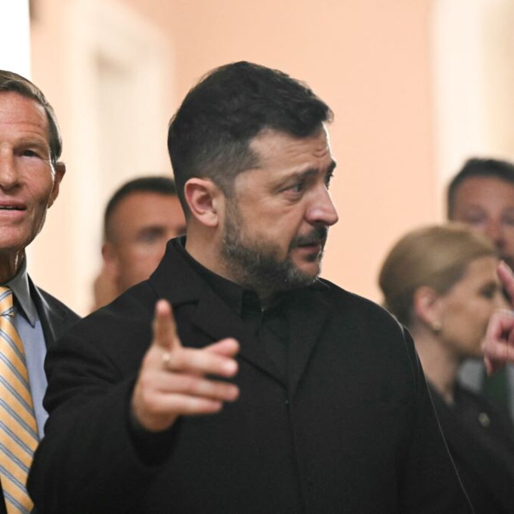 Copertina: Kiev torna ad attaccare la Russia, il presidente ucraino a Bruxelles: "Abbiamo bisogno di ...