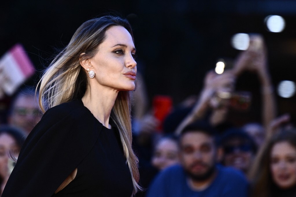 "Couture", il film di Angelina Jolie girato dentro Chanel: quando esce e di cosa parla