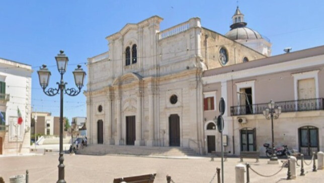 Una bimba è stata schiacciata da un'acquasantiera e operata d'urgenza a Bari