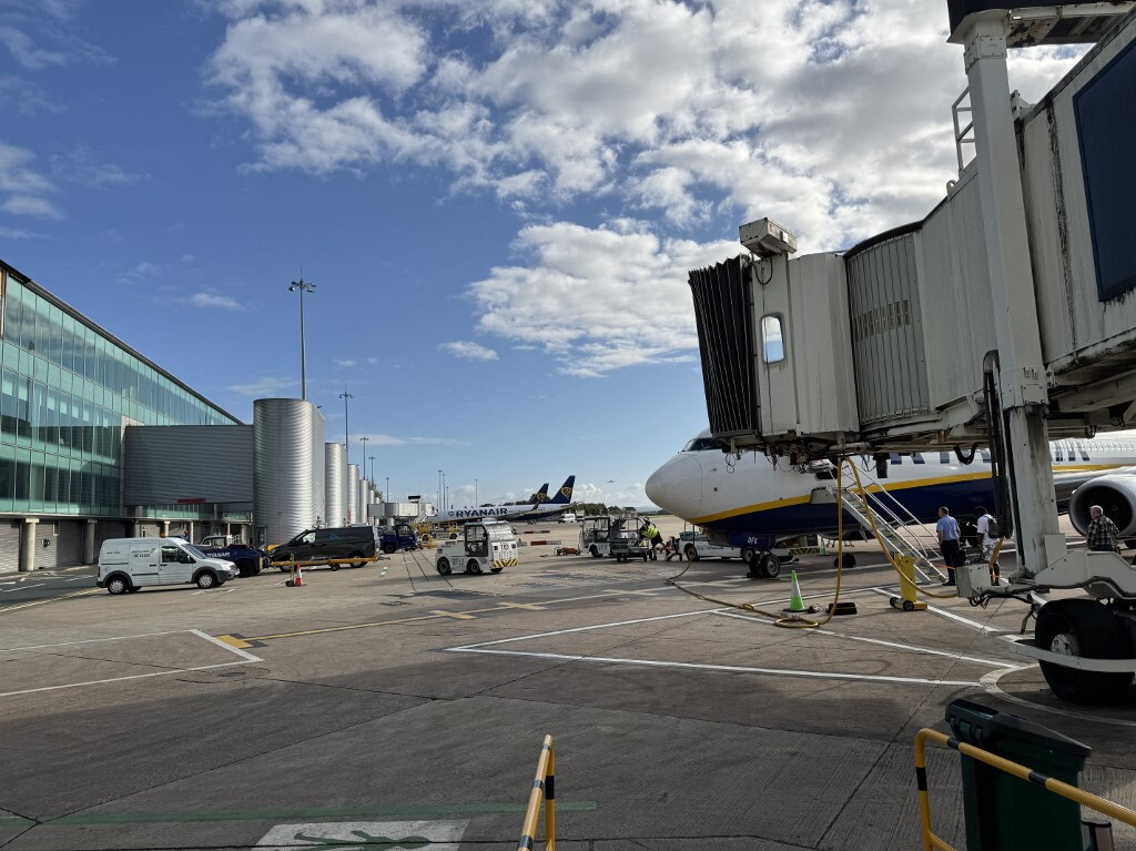Attacco cyber in tre aeroporti inglesi, rubati dati a 8,7 milioni di clienti
