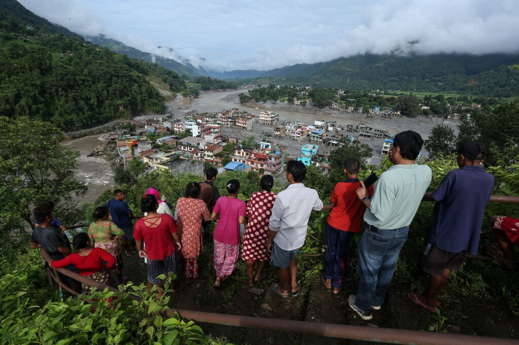 Sale a 469 il bilancio dei morti tra Nepal e Tibet. La Cina sospende i soccorsi per nuovi rischi