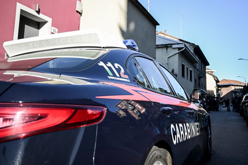 Corpo carbonizzato di una donna sul balcone di casa, arrestata la figlia