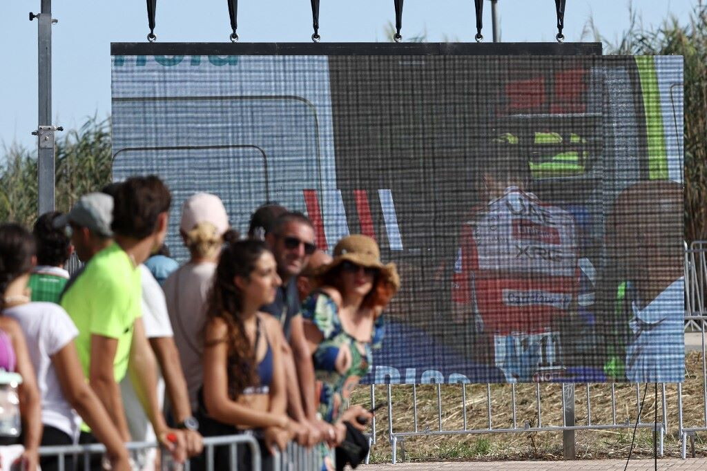 Sorpresa alla Vuelta, il leader Pogacar cade e si ritira. Mondiale a rischio per lo sloveno