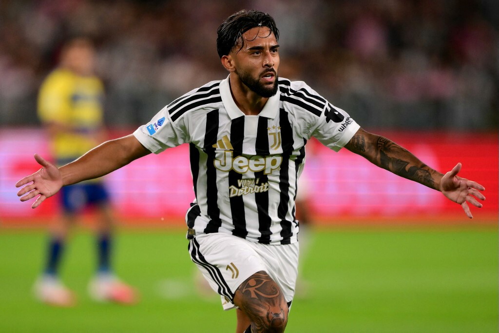 La Juventus liquida il Parma 2-0 e aggancia il Milan in testa alla classifica