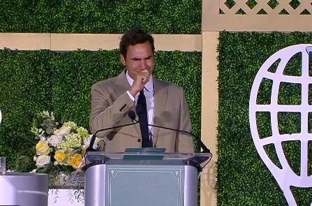 Federer nella Tennis Hall of Fame, si commuove durante il discorso