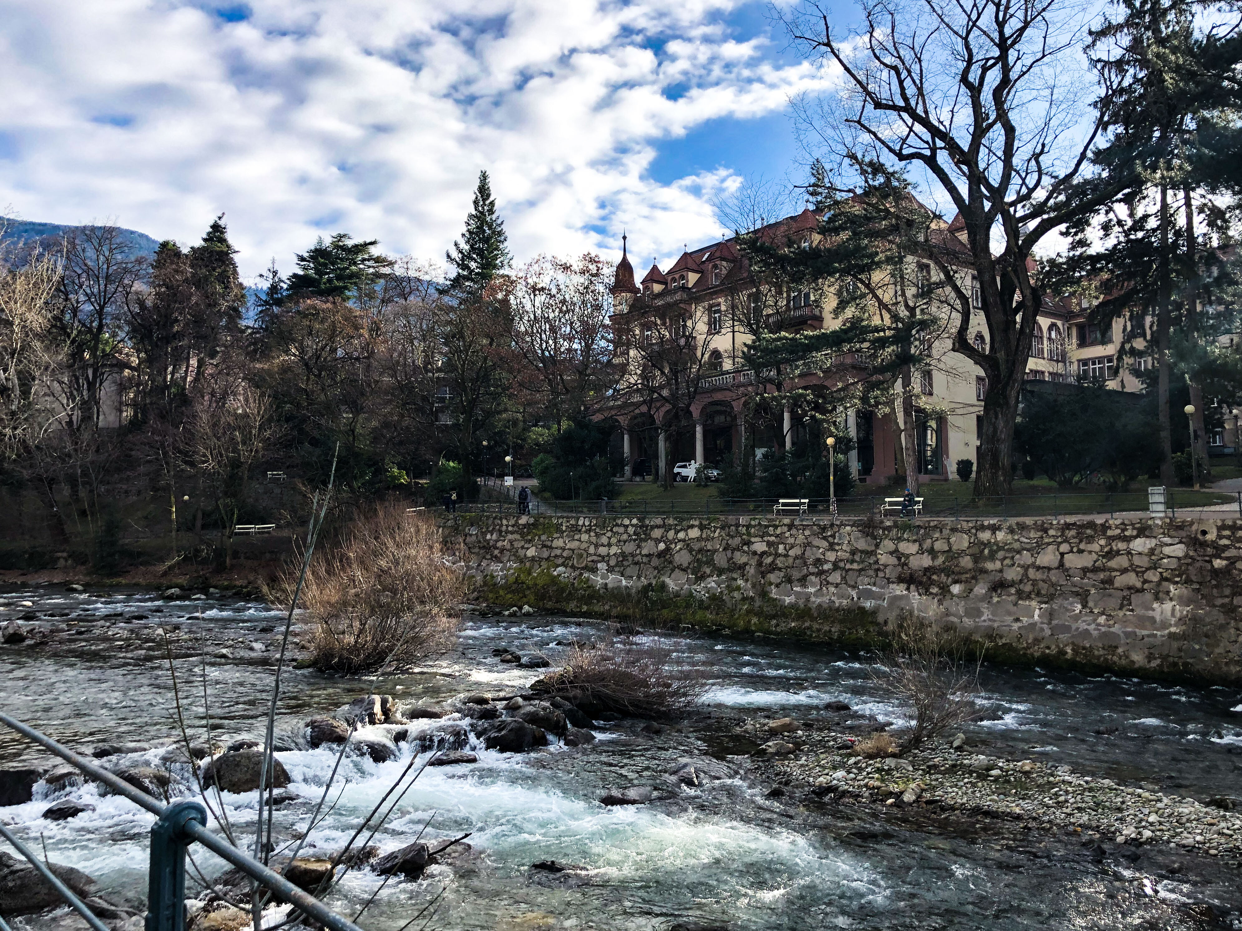 Paura a Merano, tre bambini intrappolati nel fiume Passirio sono stati tratti in salvo da ...