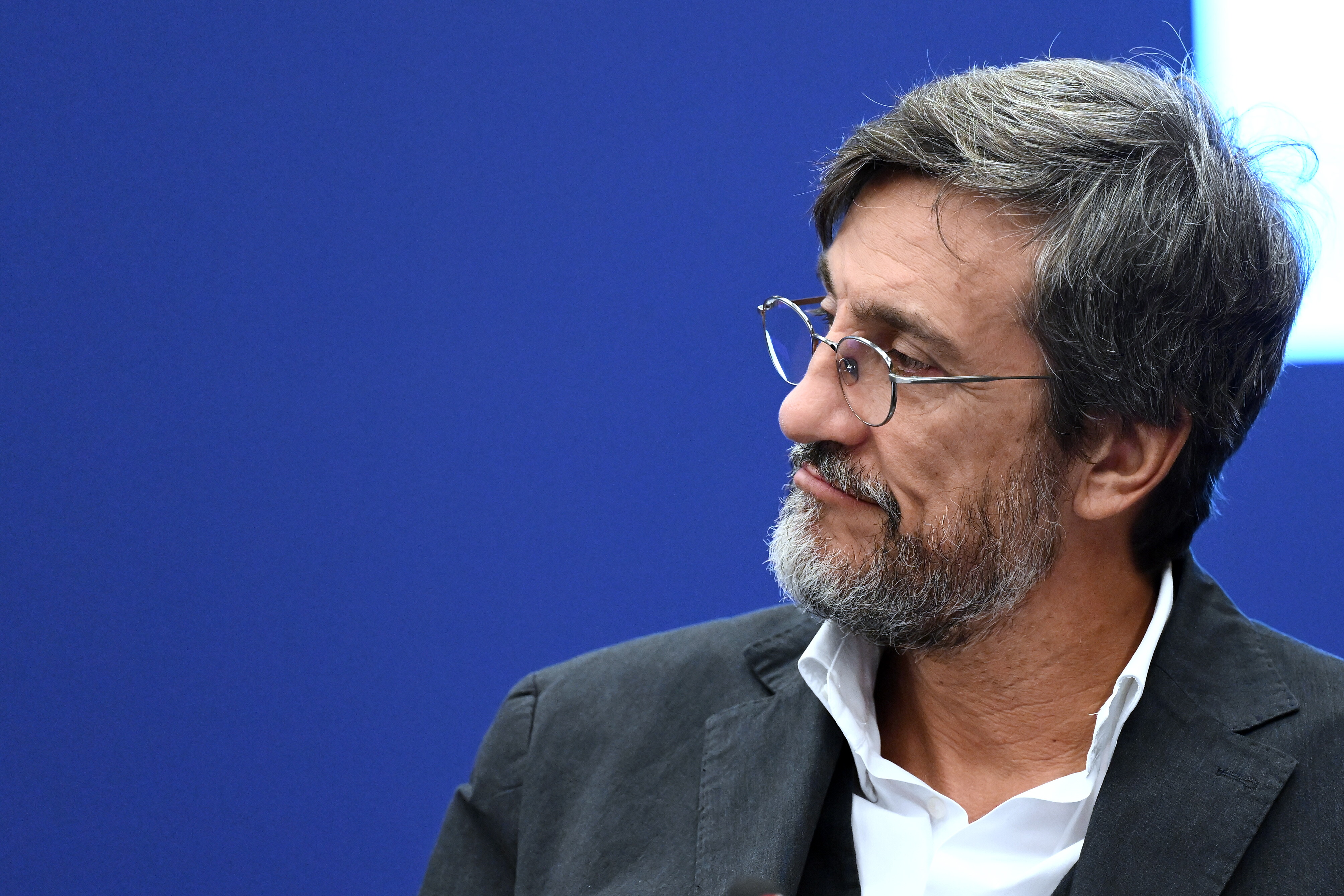 Gli inviati di Report: "Aperto un canale con la Rai". Si punta ad andare in onda l'8 novembre