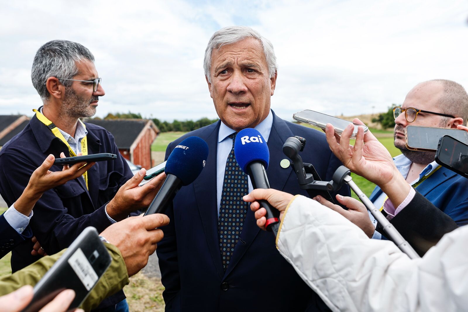 Il nuovo 'volto' della guerra ibrida tra Germania e Russia. L'allarme di Tajani sulle elez...