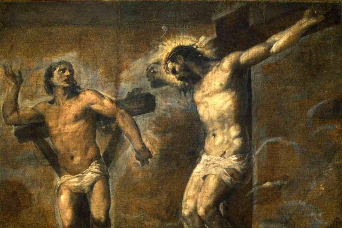 Un uomo in posa di crocifissione, con un libro aperto e un simbolo religioso in primo piano