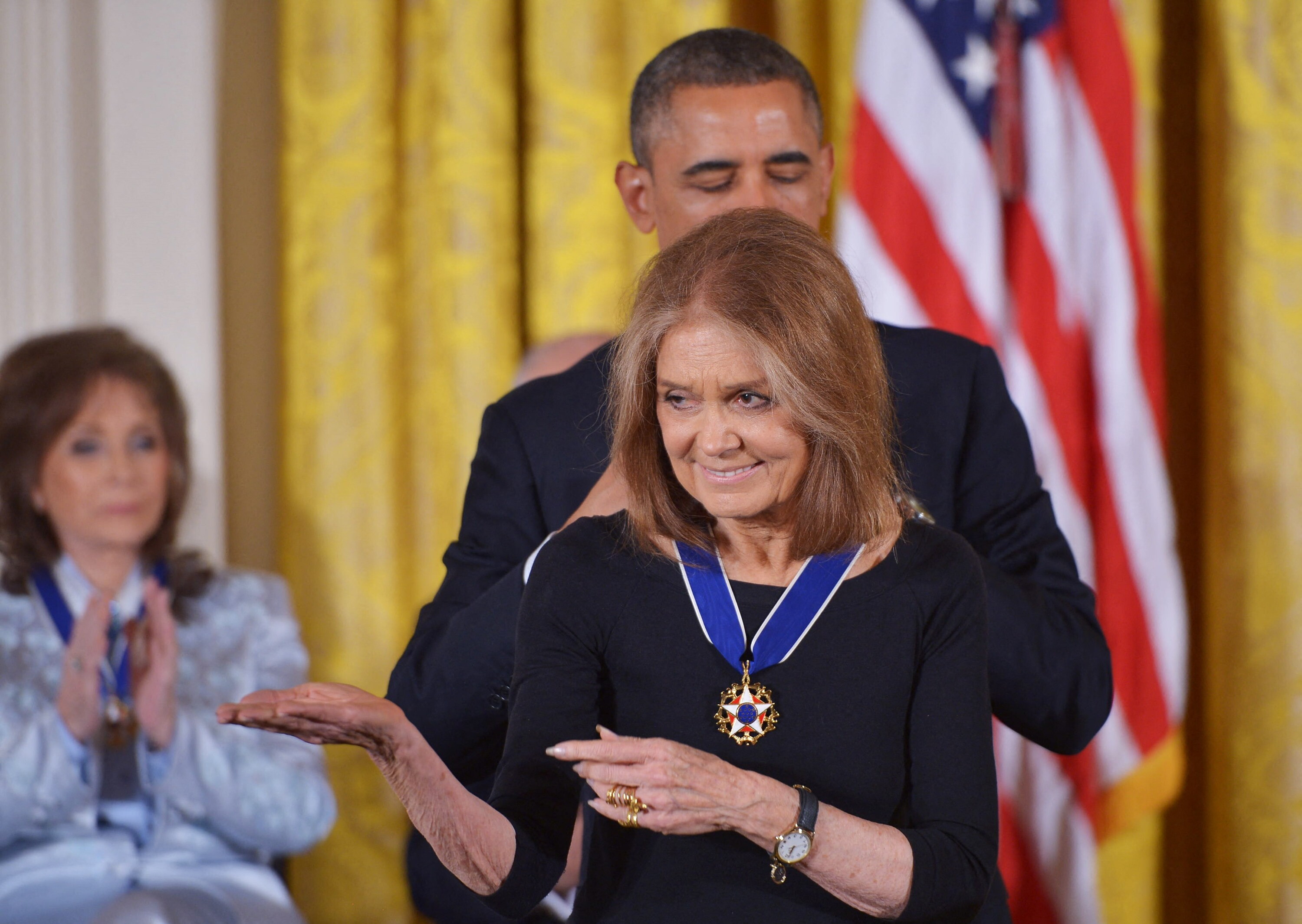 Addio a Gloria Steinem, icona del femminismo e dei diritti delle donne