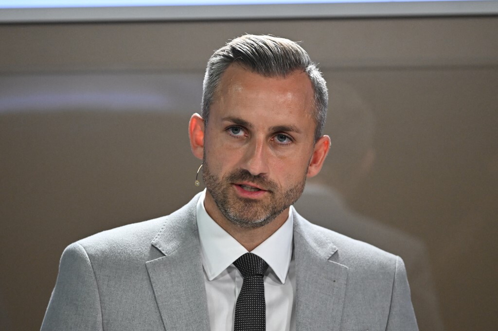 Ulrich Siegmund, leader dell’AfD, si presenta come candidato per il presidente del Land di Sassonia-Anhalt, con un volto giovane e comunicativo