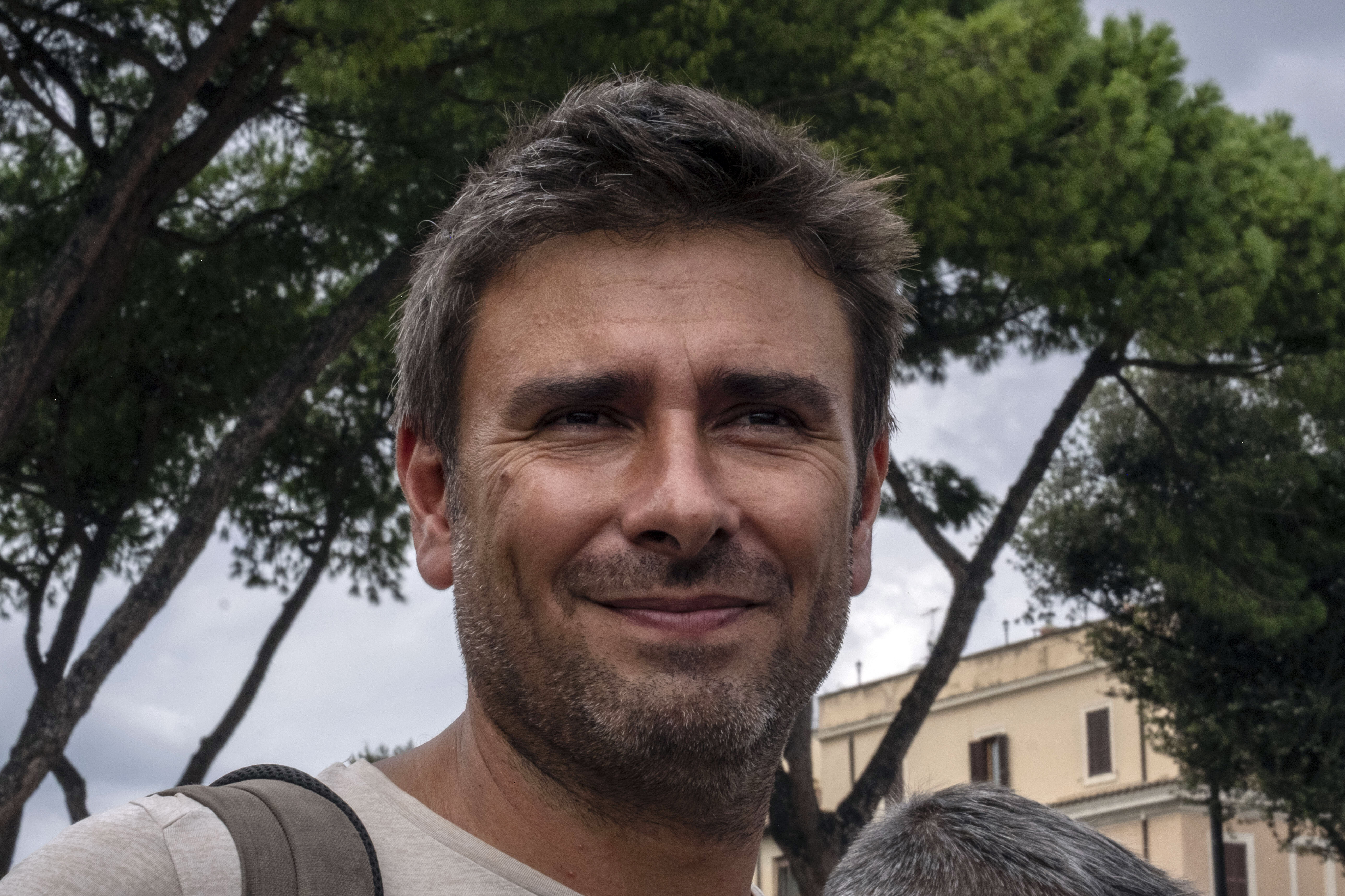 Di Battista, rinviato il rientro da Cuba: l'ex M5S doveva tornare in Italia oggi