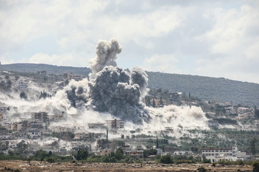 Raid israeliani all'alba nel Sud del Libano: bombardata Nabatieh, 4 morti e 20 feriti