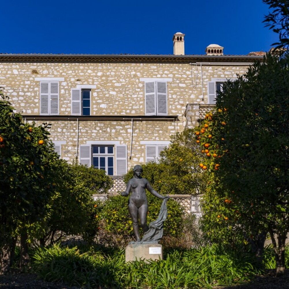 Anteprima: Furto da 9 milioni al Museo Renoir in Francia. Rubati quattro quadri, due abbandonati nel…
