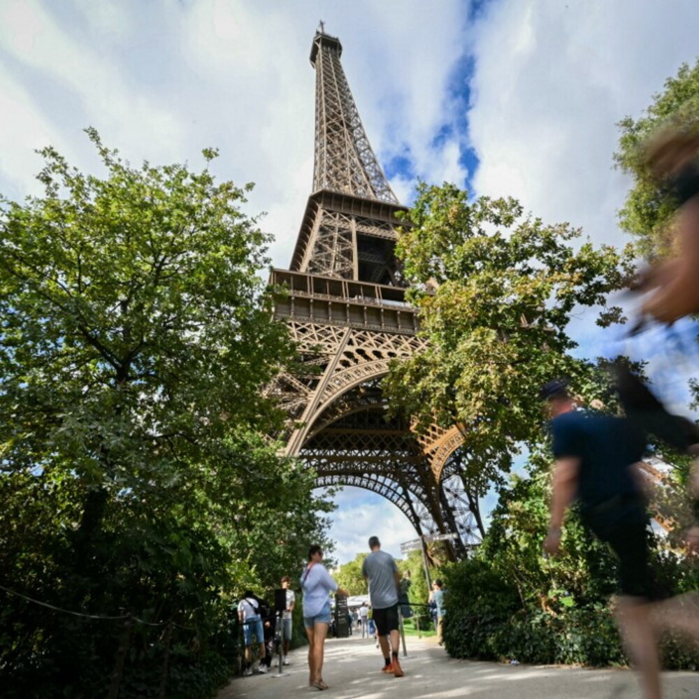 Anteprima: La Tour Eiffel riapre dopo lo sciopero per la discriminazione delle dipendenti