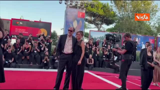 Venezia 83, Luca Guadagnino e Noemi Brando sfilano insieme sul red carpet
