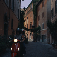 Oasis: la Vespa rossa a Trastevere riaccende i rumor, possibile data a Roma