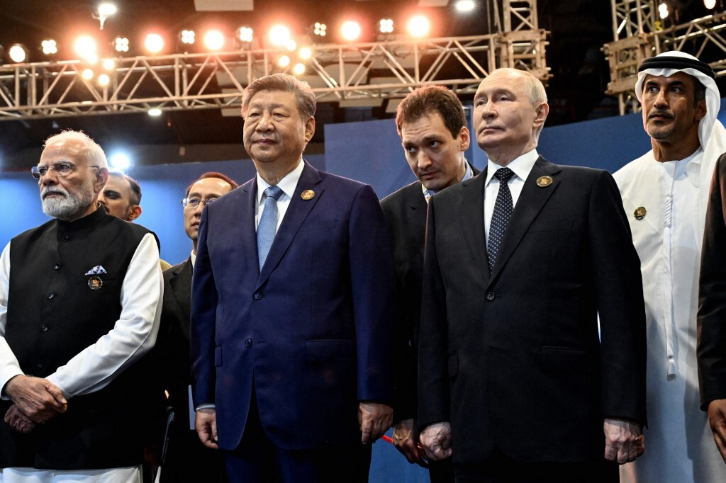 Treno e stazione di servizio danneggiati da attacchi russi vicino al confine con la Polonia, mentre Modi e Xi si offrono come mediatori