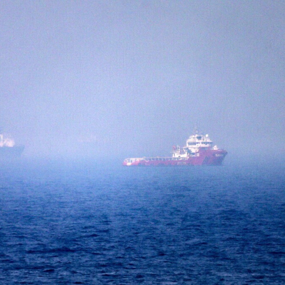 Anteprima: Evacuata una nave iraniana in fiamme a Hormuz