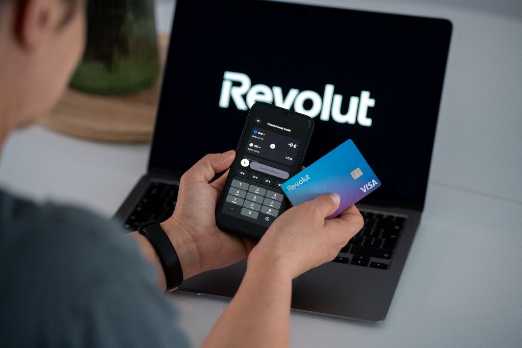 Revolut vittima di una truffa, esposti i dati di quasi 700 clienti