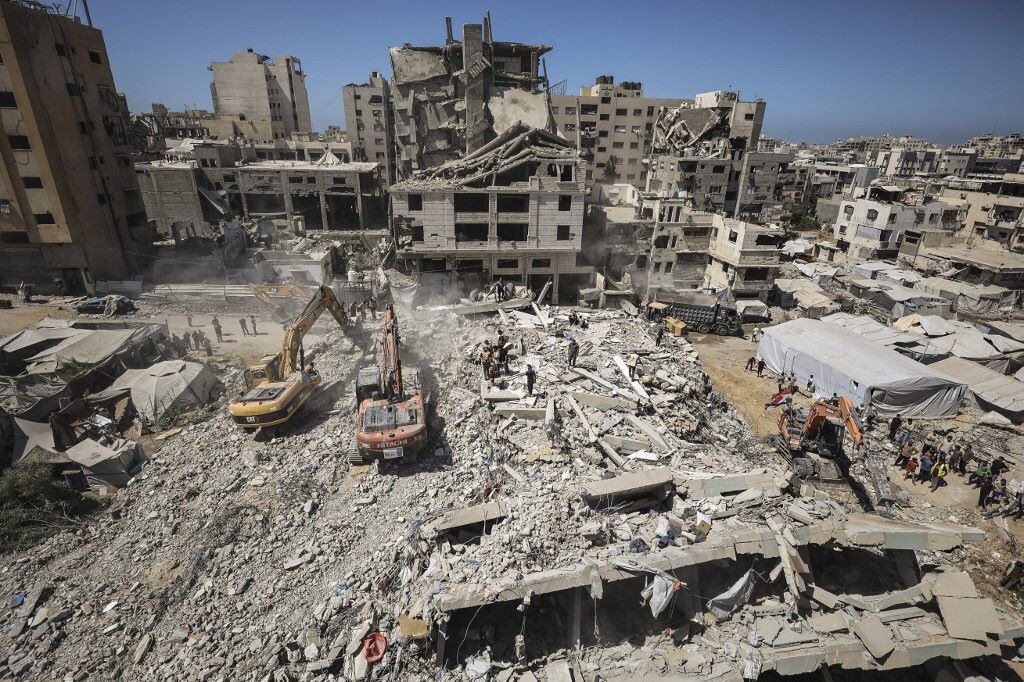 Crolla un palazzo a Gaza, almeno 20 morti e 60 dispersi