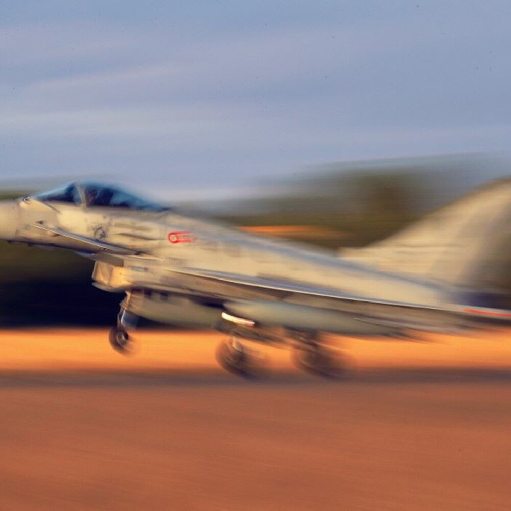 Copertina: Attacchi alla base aerea di Ta’if in Arabia, colpito un Eurofighter italiano. Crosetto: “I...