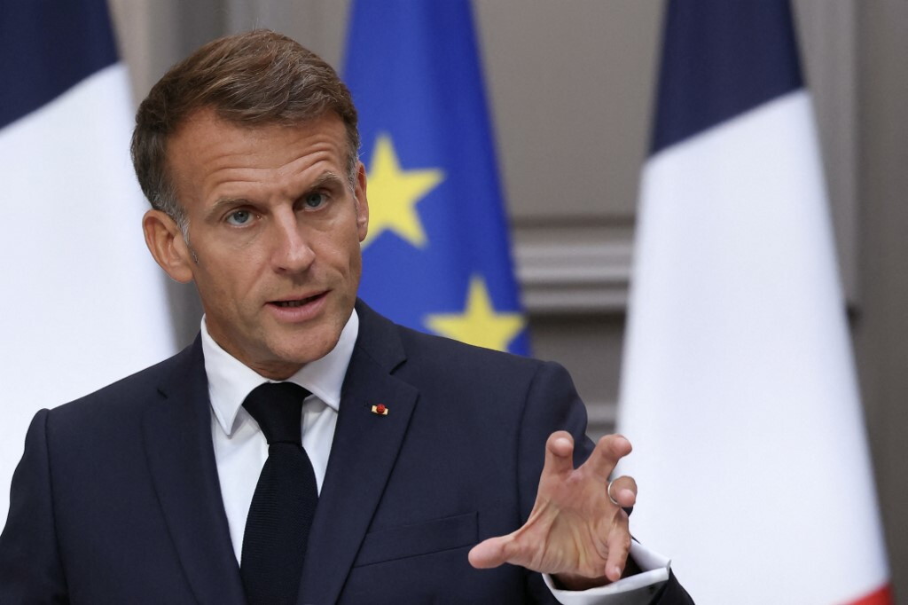 Macron avverte la Russia: "Gli attacchi ibridi non resteranno senza risposta"