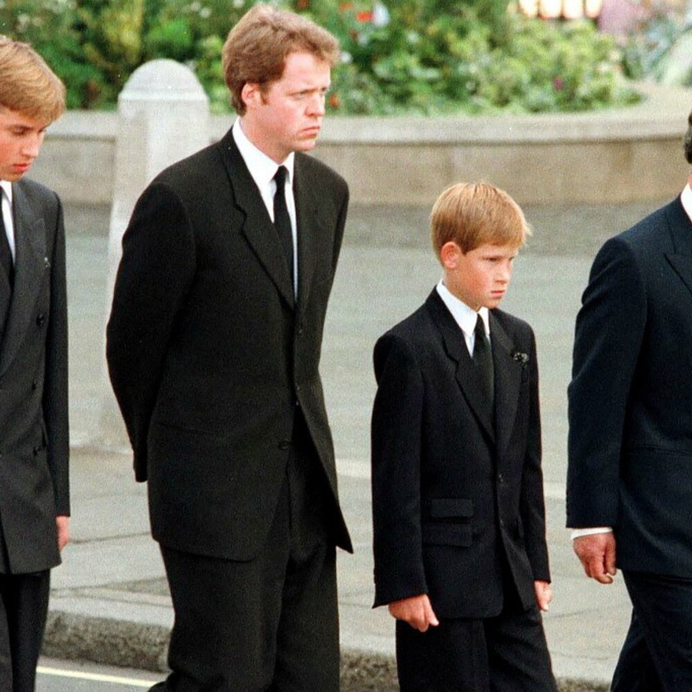 Copertina: "Carlo euforico per la morte di Diana", le rivelazioni di Charles Spencer scuotono i Windsor