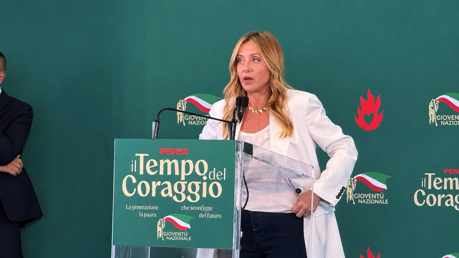 Meloni: a scuola numero massimo di studenti stranieri e divieto di indossare buqua e hijab