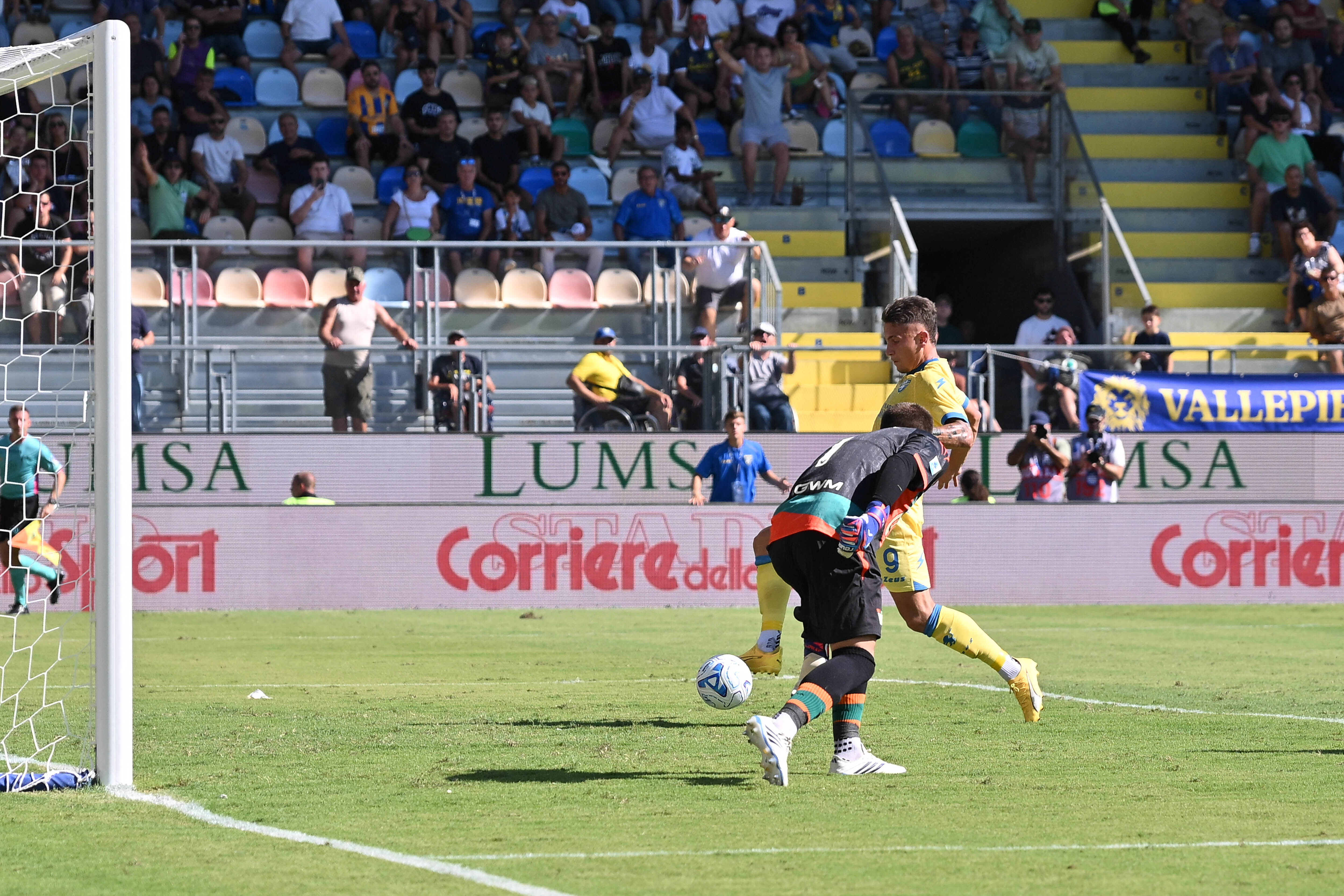 Frosinone show allo Stirpe, Como battuto 2-0