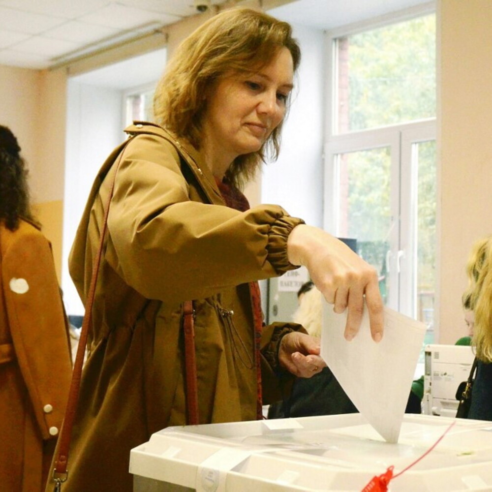 Copertina: Il partito di Putin 'Russia Unita' vince le elezioni, primi risultati ufficiali al 57,31%