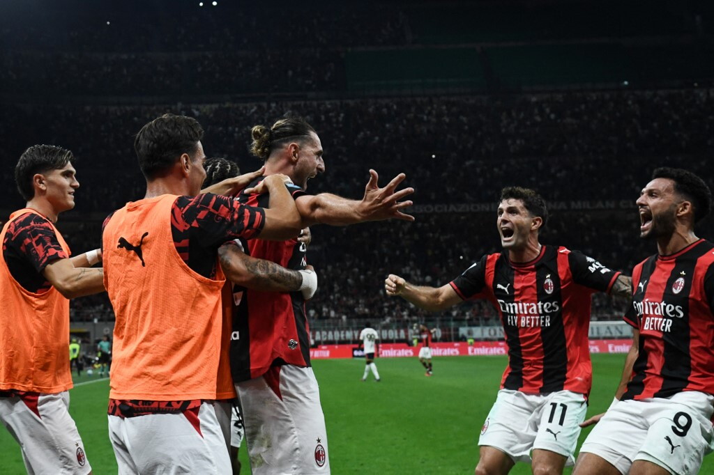 Il Milan festeggia i 100 anni di San Siro, rossoneri travolgono il Lecce 3-0