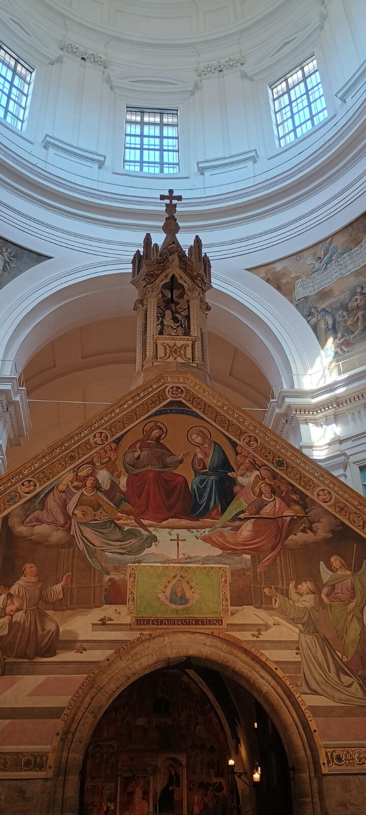 Il Papa “folgorato” da Franklin nella chiesa dove morì S. Francesco