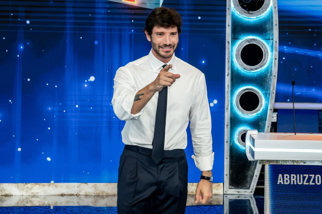 De Martino svela Sanremo: "il debutto del voto online, il no all'Ia e niente quote rosa"