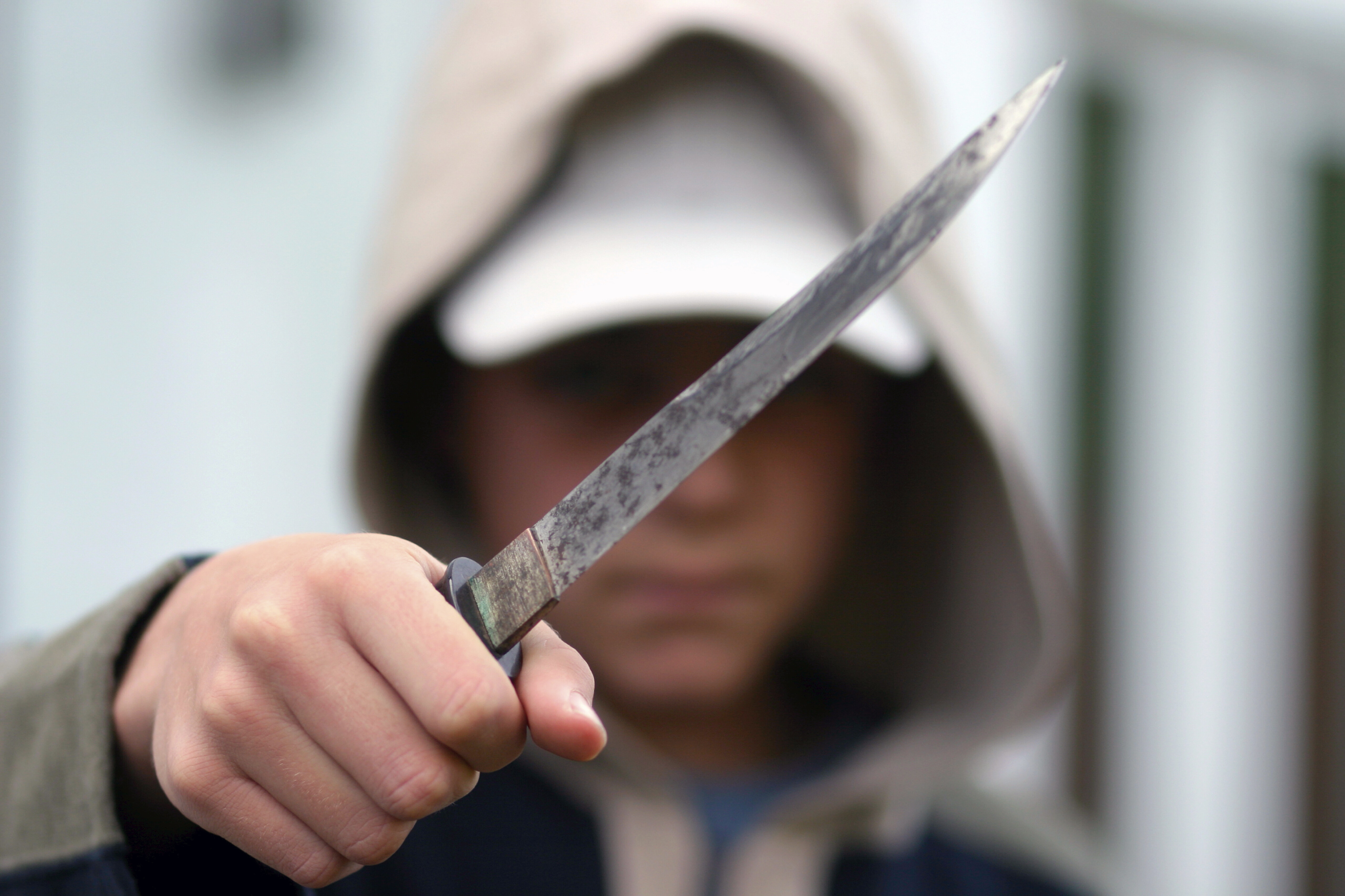 Accoltella l'ex compagna davanti al figlio, in manette un 30enne marocchino nel Bergamasco