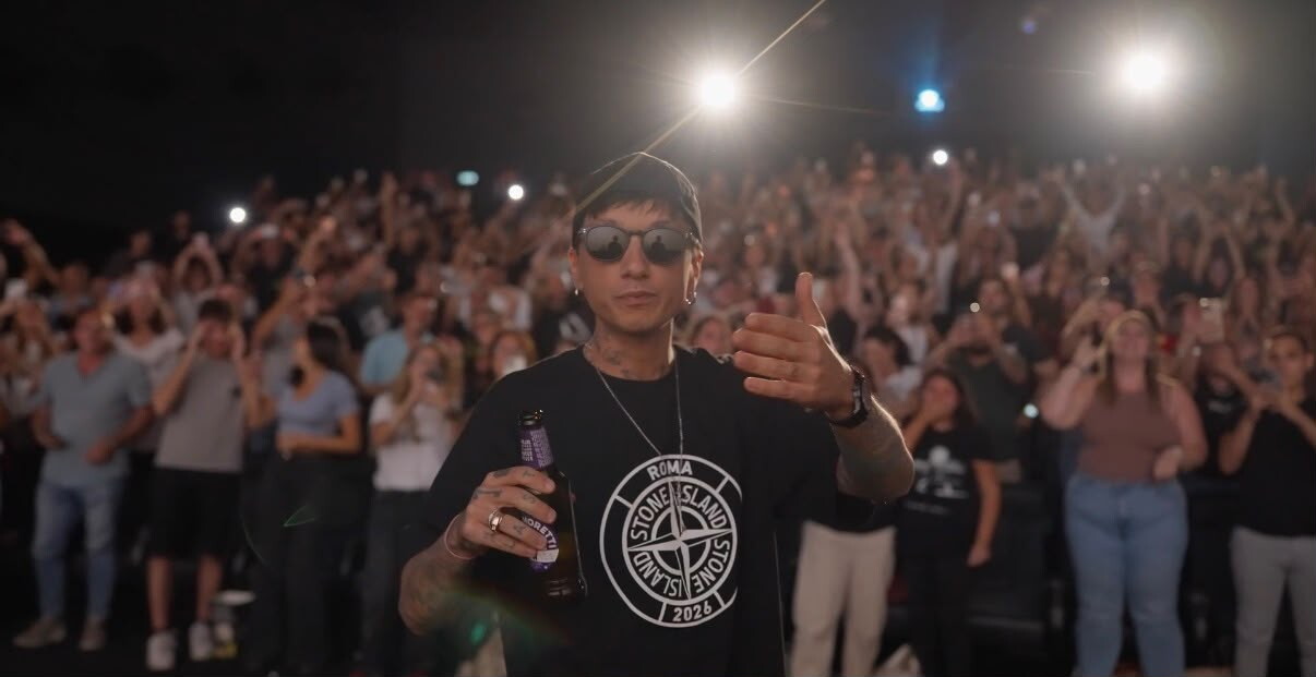 Ultimo a sorpresa all'anteprima in periferia, fan impazziti (VIDEO)