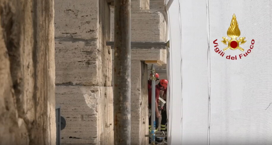 Tragedia al Colosseo durante l'installazione di luci, operaio precipita e muore