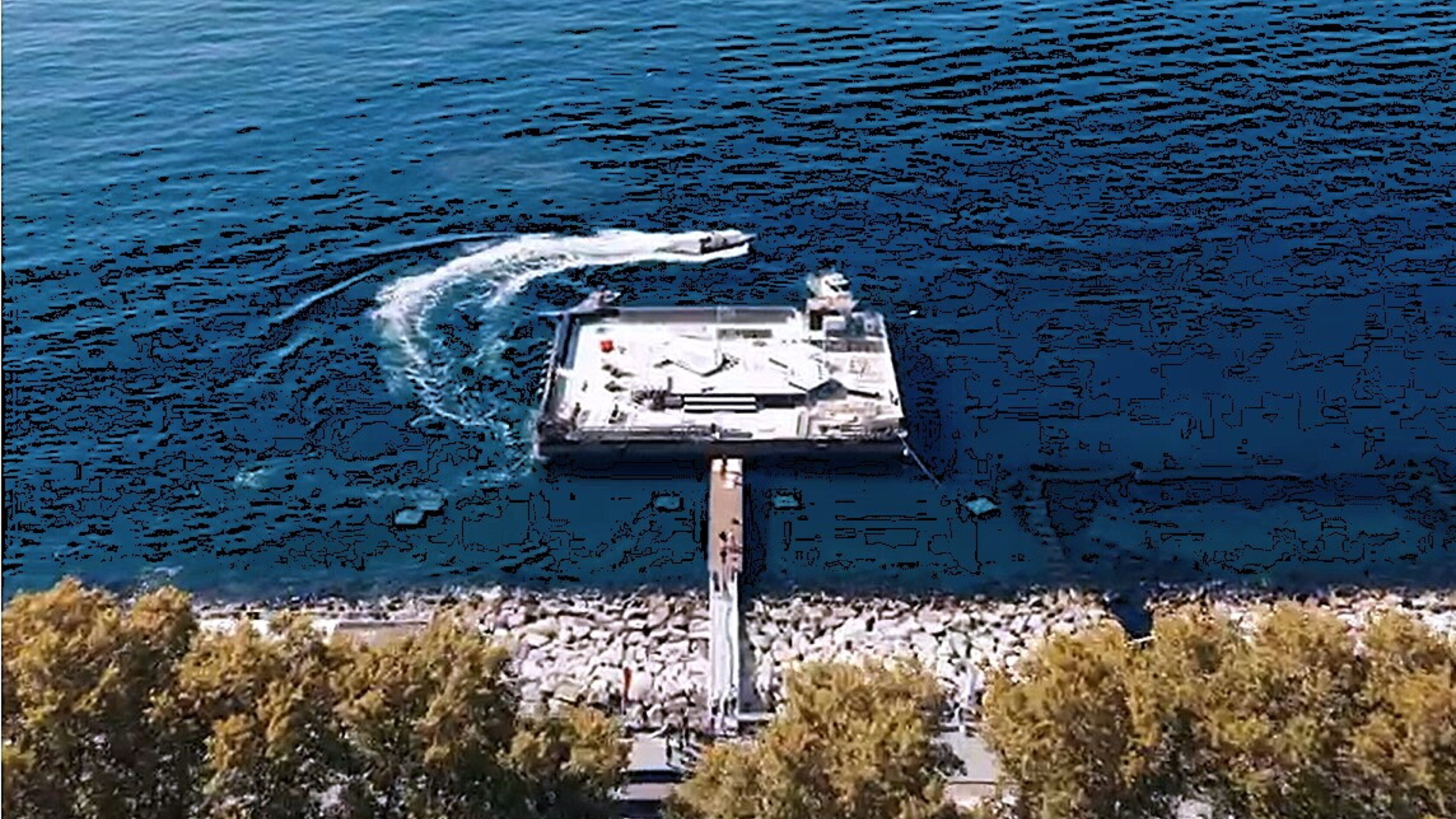 Il 'pontone' dell'America's Cup, nel mare di Napoli spunta... l'isola che non c'è