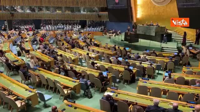 Applauso per Zelensky al termine del suo intervento all'Assemblea Generale delll'Onu
