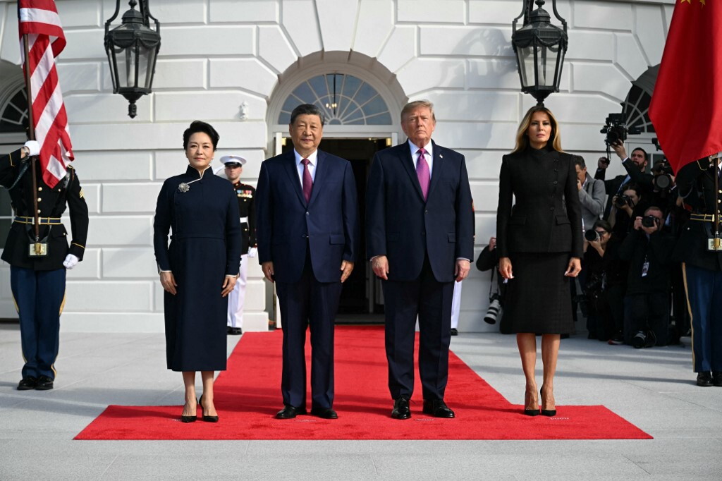Trump e Melania accolgono Xi e Peng, massimi onori militari e tappeto rosso
