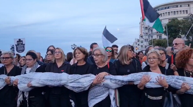 Gaza, a Bari il sudario con i nomi dei 19mila bambini uccisi