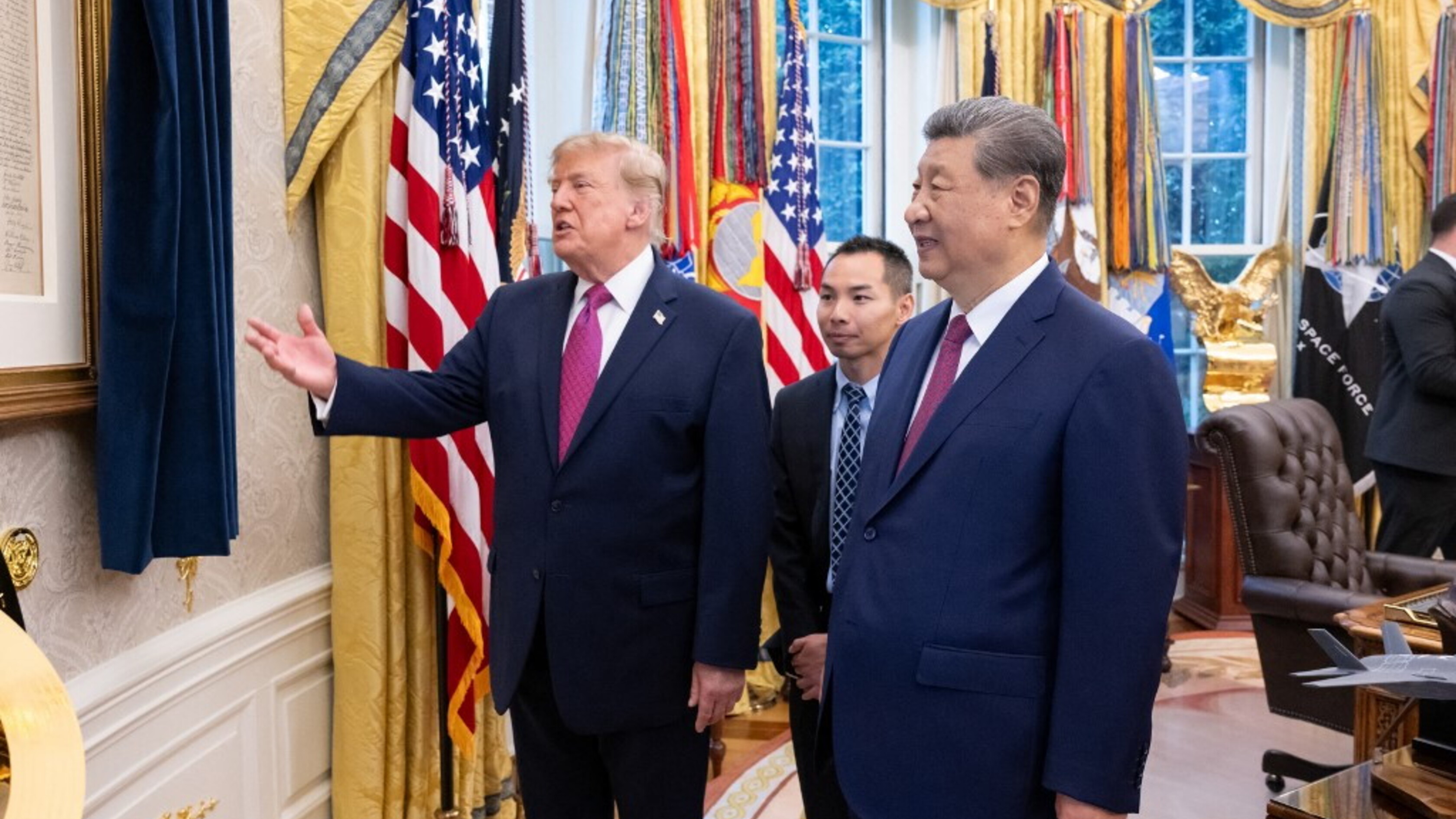 XI rievoca la 'diplomazia del ping-pong'. Trump gli regala un'aquila calva. Il fuori progr...