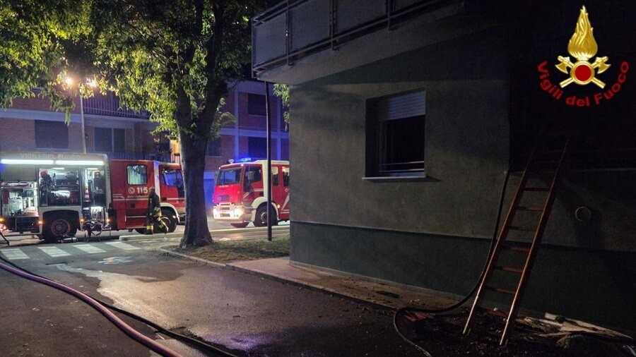 Incendio in una palazzina a Lucca, due morti e 13 feriti. Evacuata una dozzina di persone