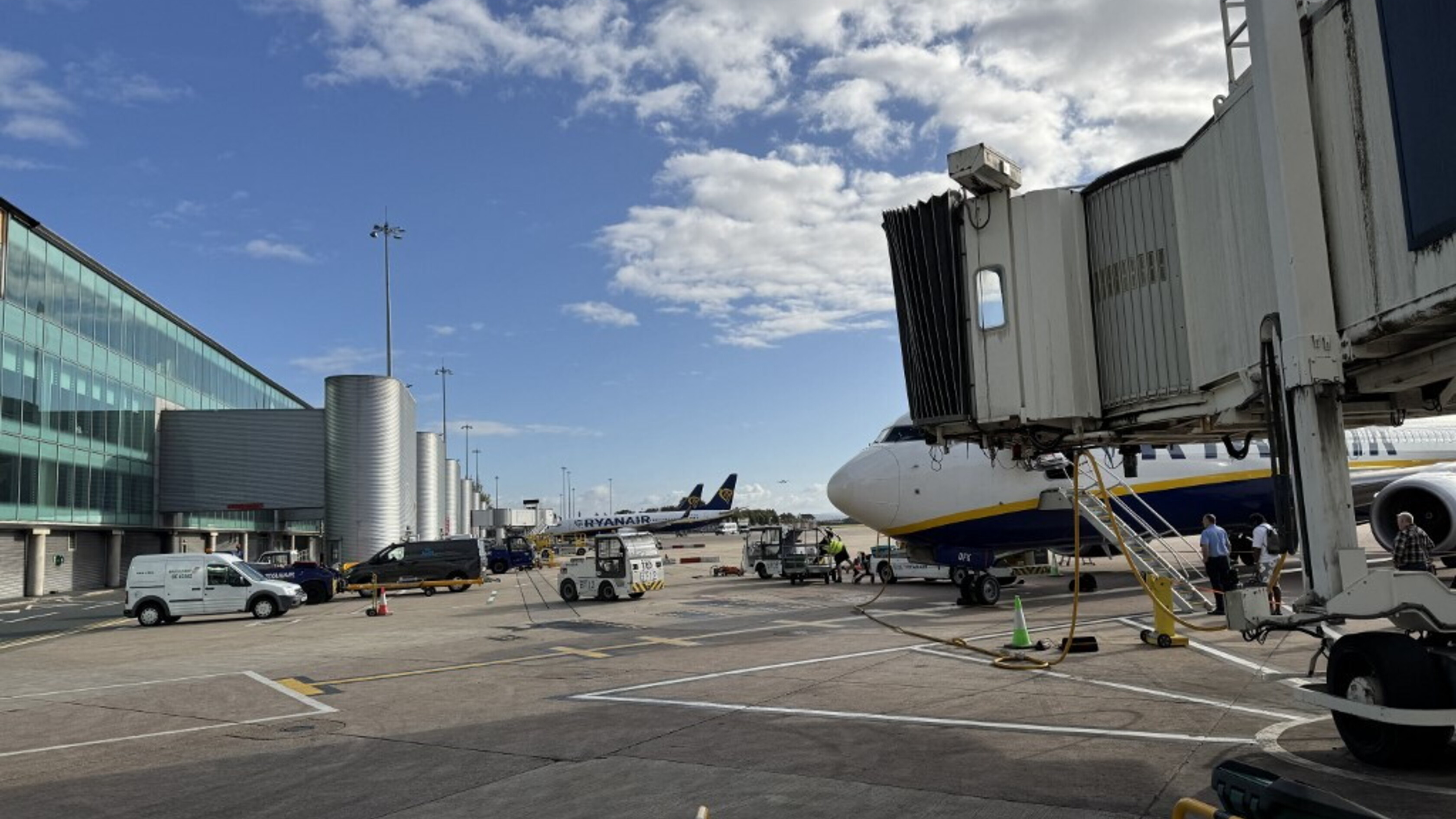 Tre atterraggi falliti e il no shock dell'aeroporto: l'incubo del volo Pisa-Glasgow rimast...