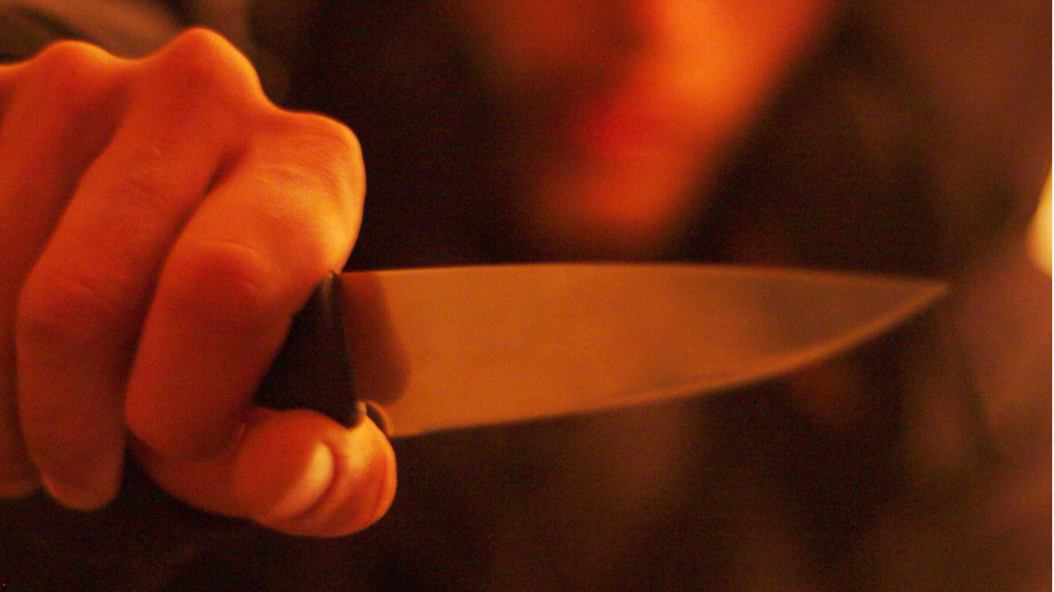 Lamezia Terme, a scuola con il coltello: minorenne indagato