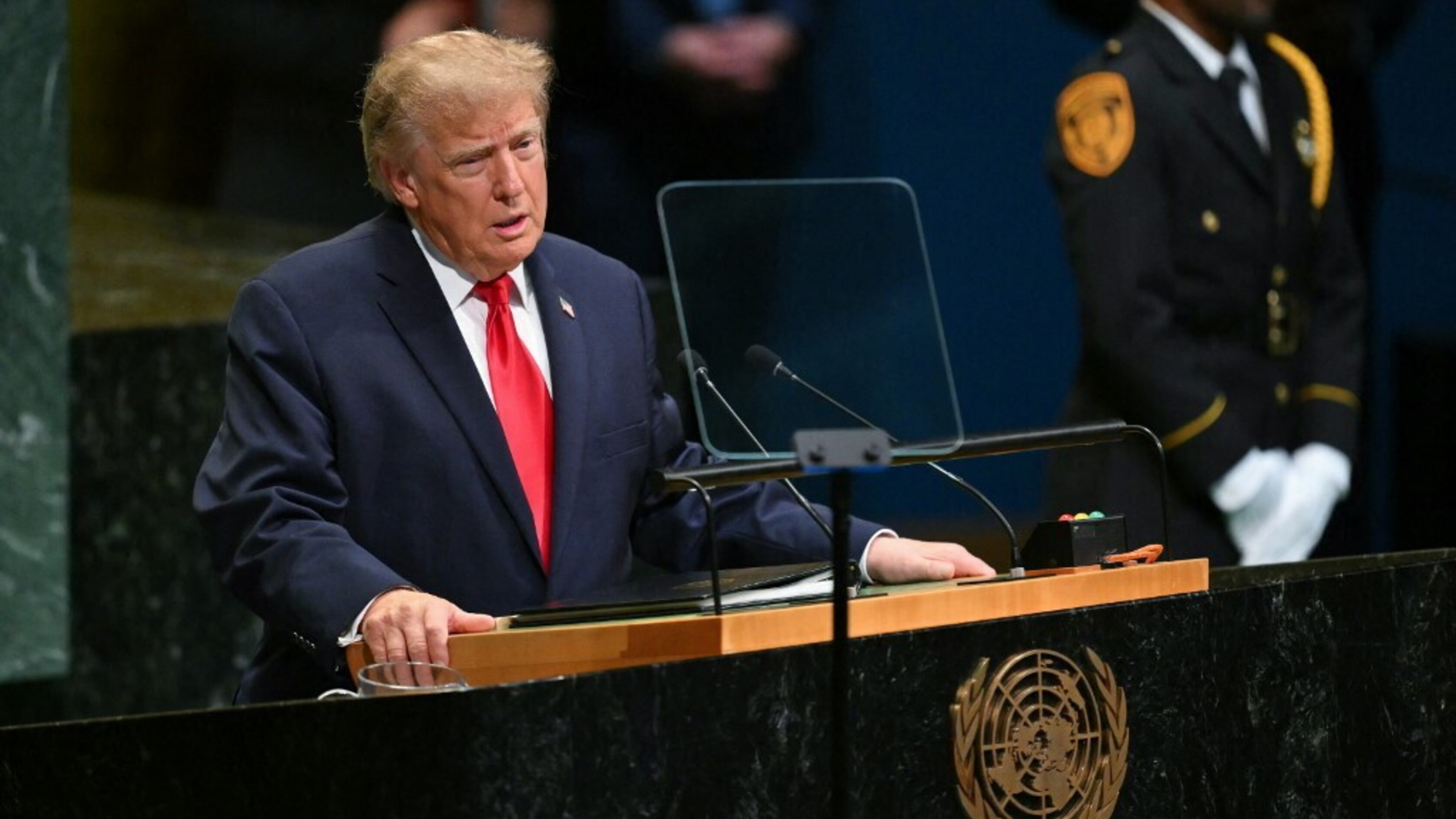 Trump boccia il piano iraniano per riaprire Hormuz ma non chiude ai negoziati