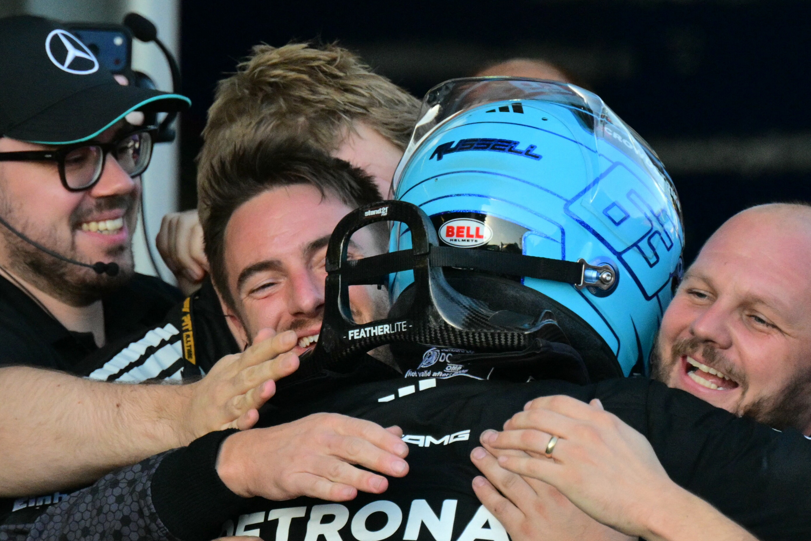 F1, Russell batte Verstappen a Baku