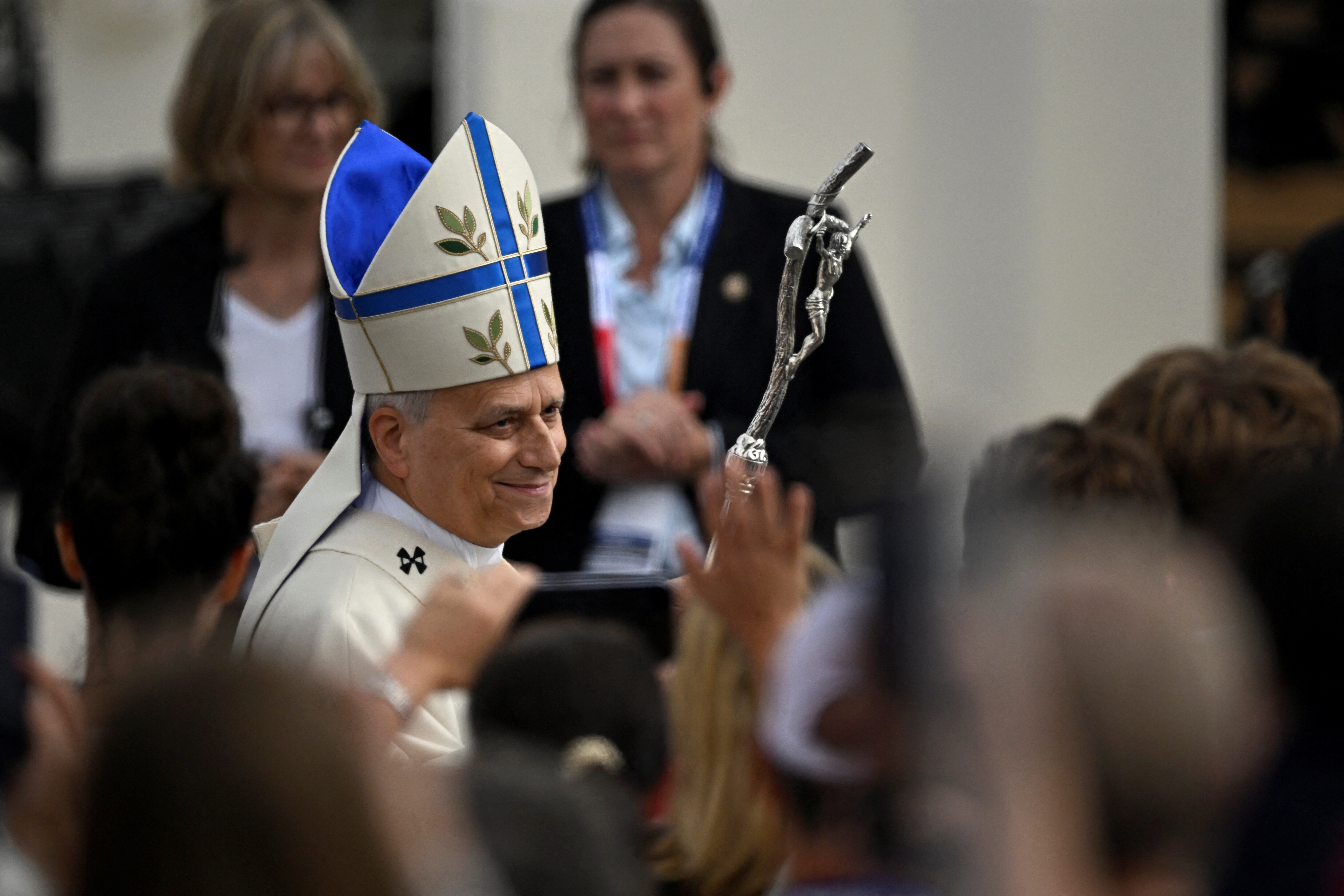 La messa del Papa in Place de la Concorde: "Non nascondete la fede, fatela traboccare"